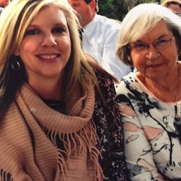 Meet your Posher, Jennifer - Picture 1 of 1